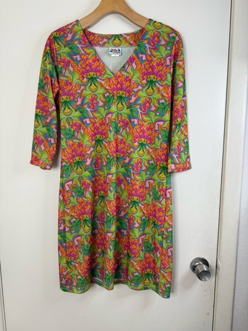 Hayley the hound, multicolor floral three-quarter length sleeve, v-neck dress M